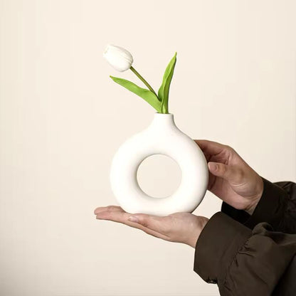 Glazed Ceramic Donut Vase – Stylish White Decorative Flower Holder for Living Room