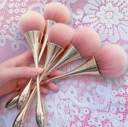 Fashionable Rose Gold Beauty Brush